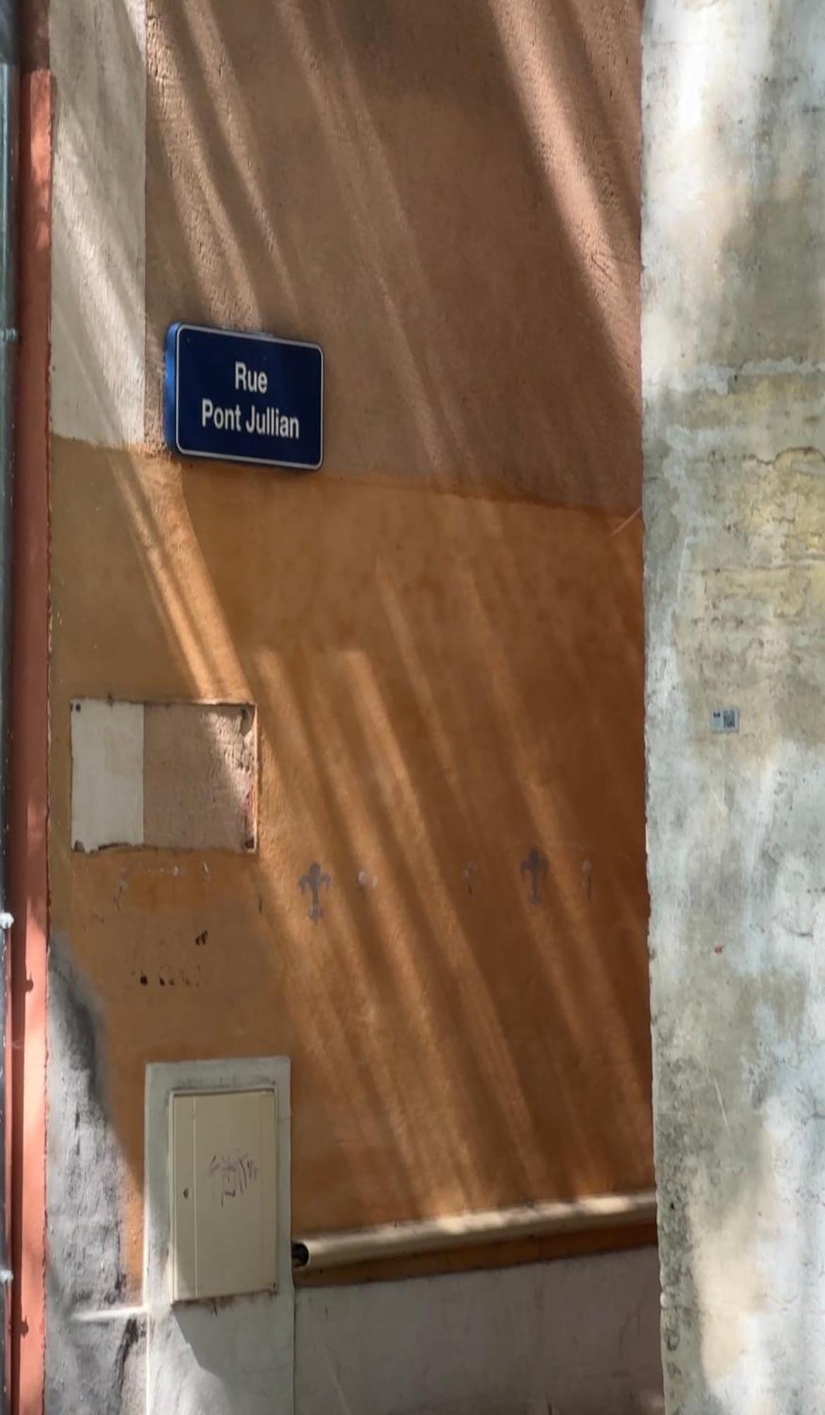 APPARTEMENT (T2 - 35m2), intra muros, au calme LʼIsle-sur-la-Sorgue Exterior foto