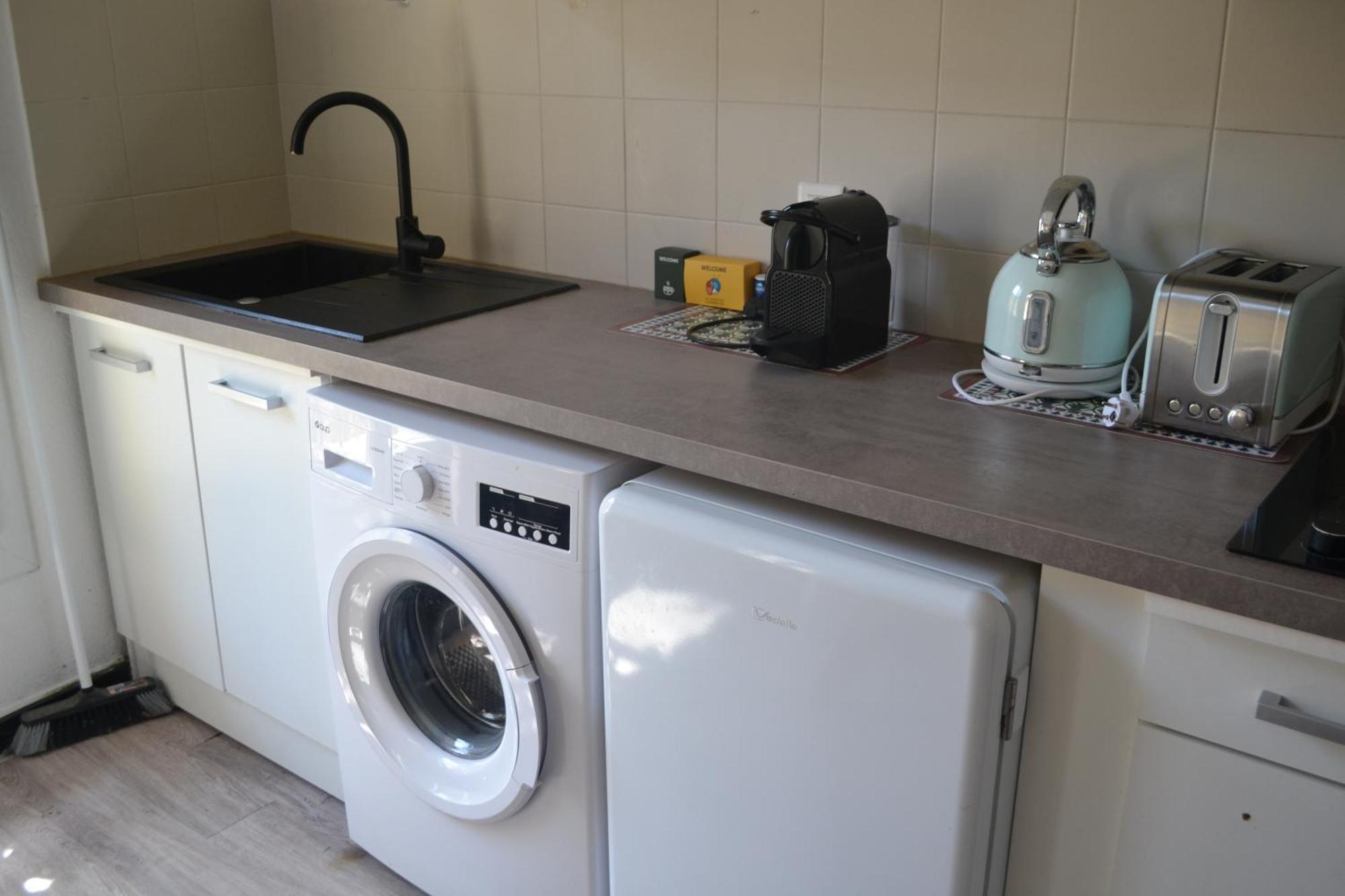 APPARTEMENT (T2 - 35m2), intra muros, au calme LʼIsle-sur-la-Sorgue Exterior foto