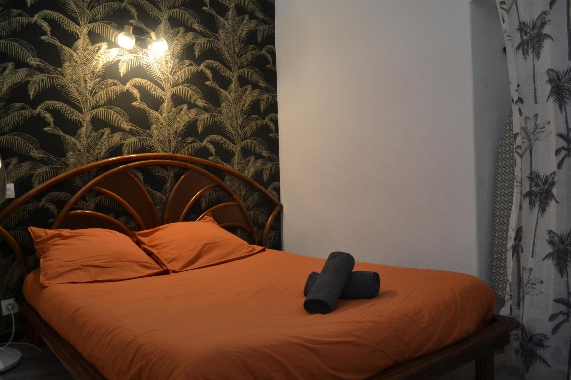 APPARTEMENT (T2 - 35m2), intra muros, au calme LʼIsle-sur-la-Sorgue Exterior foto